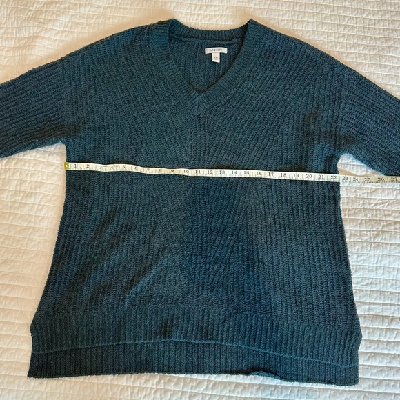 Women’s Nine West Oversized Plush Sweater - Picture 5 of 7